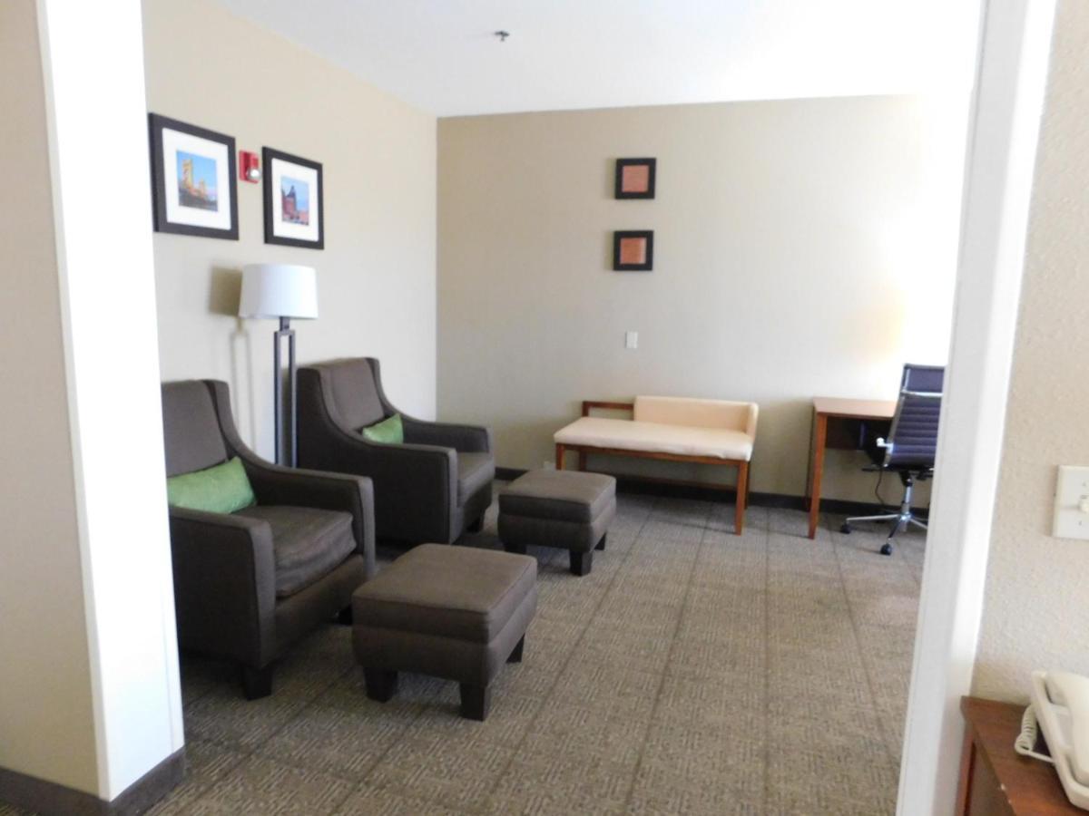Comfort Inn & Suites Sacramento - University Area Kültér fotó