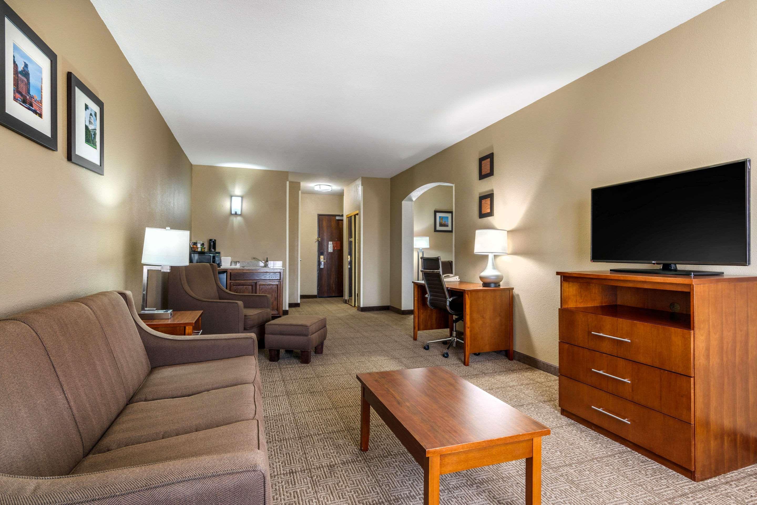 Comfort Inn & Suites Sacramento - University Area Kültér fotó