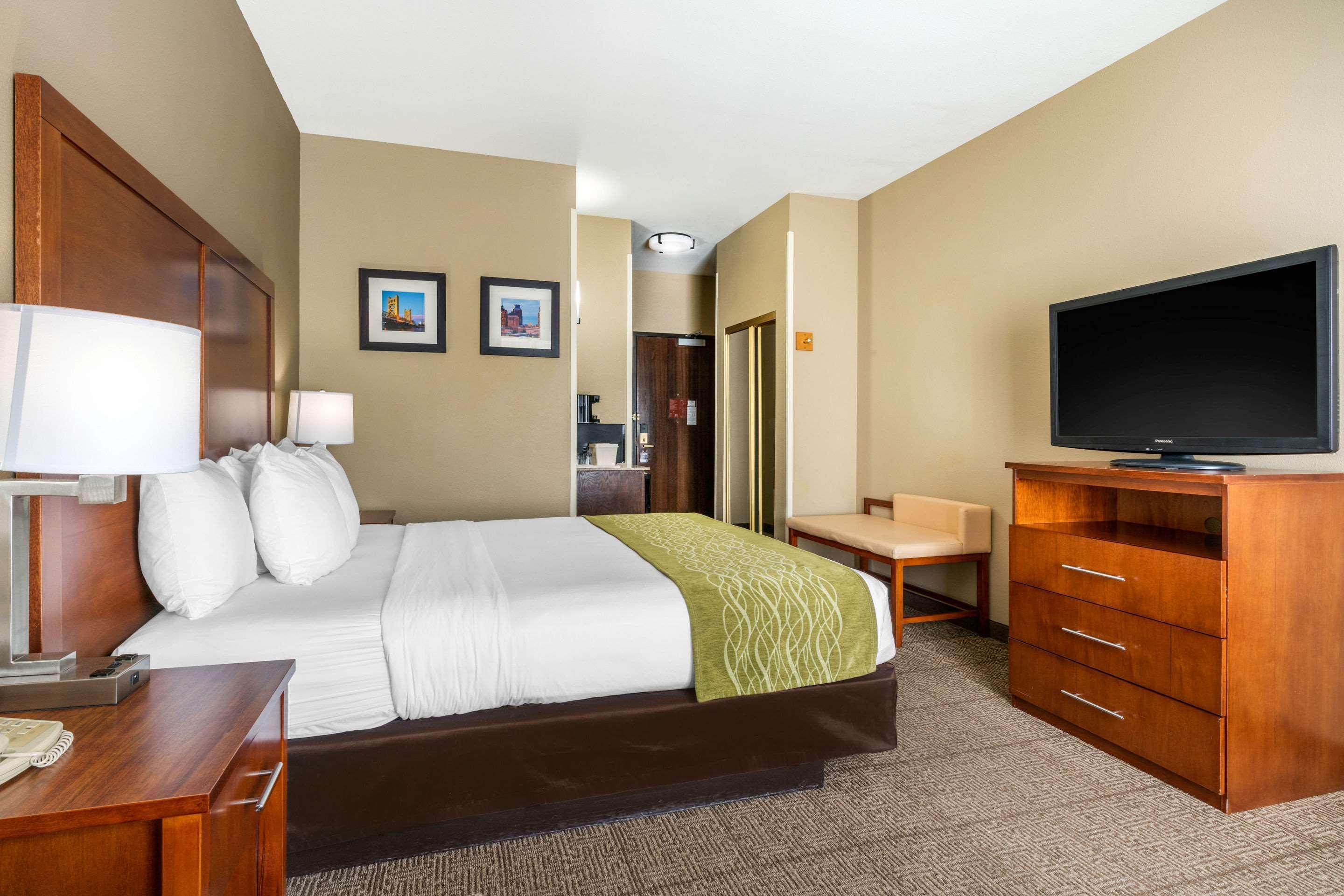 Comfort Inn & Suites Sacramento - University Area Kültér fotó