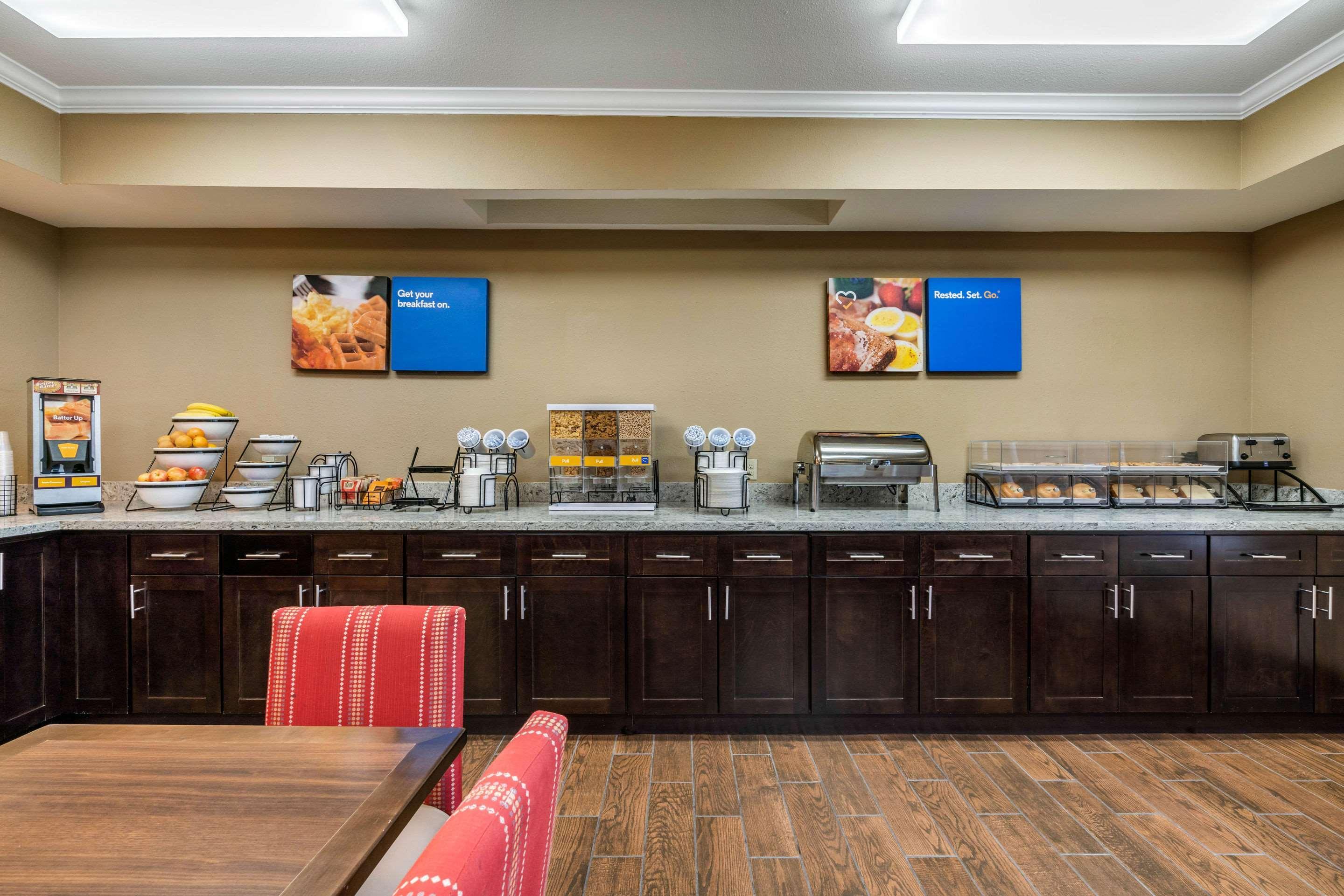 Comfort Inn & Suites Sacramento - University Area Kültér fotó