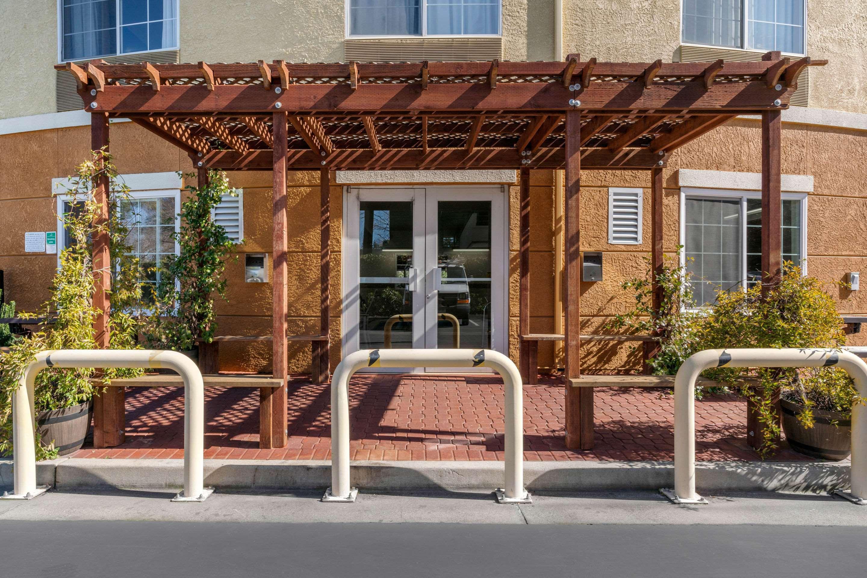 Comfort Inn & Suites Sacramento - University Area Kültér fotó
