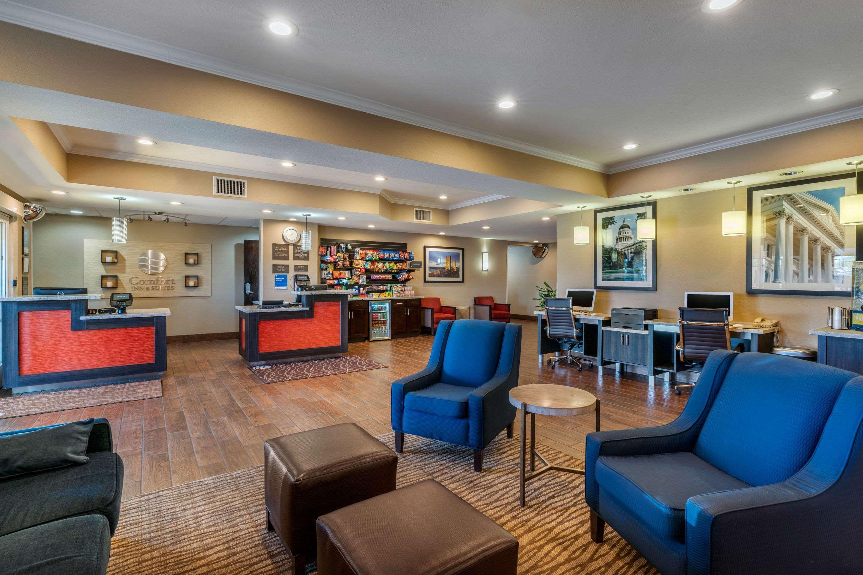 Comfort Inn & Suites Sacramento - University Area Kültér fotó