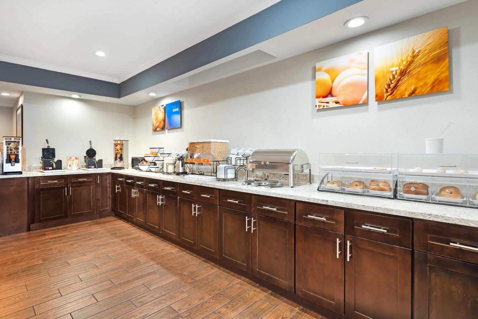 Comfort Inn & Suites Sacramento - University Area Kültér fotó